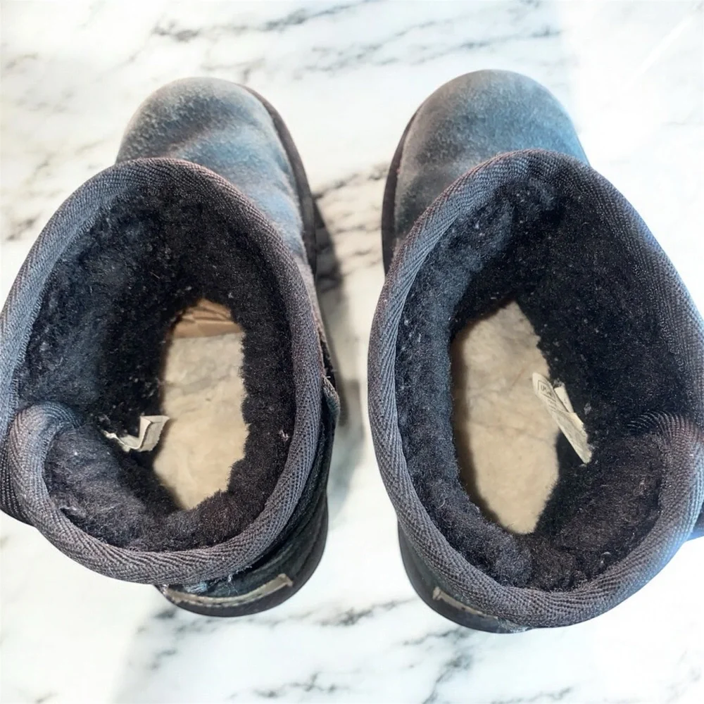 UGG Classic Mini ankle boots in black suede with sheepskin lining sz 13 toddler